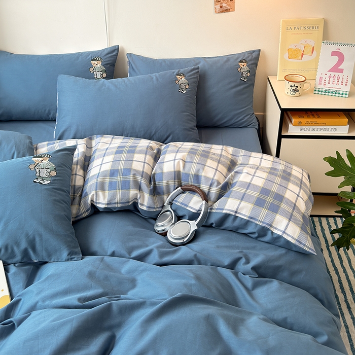 91家纺网 家纺一手货源 找家纺 优悦生活馆 2025新款全棉亲肤刺绣成人款四件套-小熊 小熊-宾利蓝