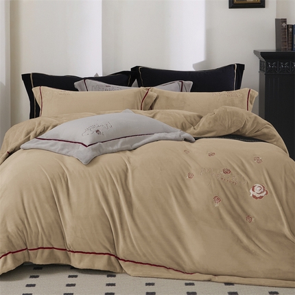 91家纺网 家纺一手货源 找家纺 （总）2024新款高克重牛奶绒绣花四件套-奥黛丽