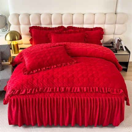 91家纺网 家纺一手货源 找家纺 屹成家纺 2024新款水晶绒夹棉绗缝千鸟格四件套 千鸟格-大红