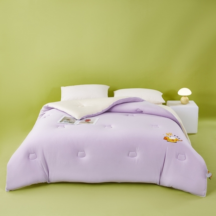 91家纺网 家纺一手货源 找家纺 华美被业 2024新款针织棉牛奶丝猫肚皮糯糯被 活力紫