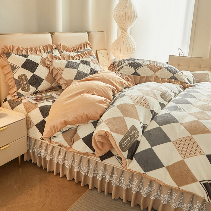 91家纺网 家纺一手货源 找家纺 艾裙海 2025新款高克重加厚保暖A类牛奶绒夹棉床盖系列四件套 格调生活