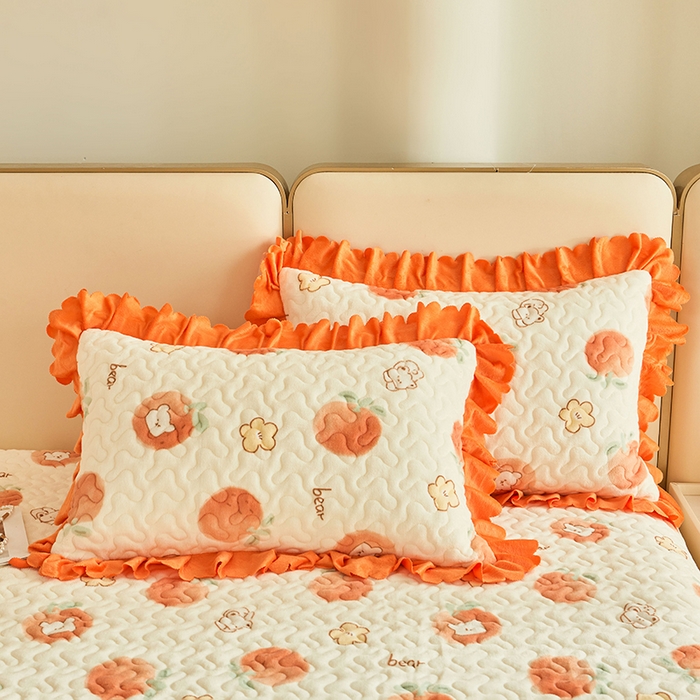 91家纺网 家纺一手货源 找家纺 艾裙海 2025新款高克重加厚保暖A类牛奶绒夹棉床盖系列四件套 小可爱