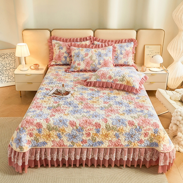 91家纺网 家纺一手货源 找家纺 艾裙海 2025新款高克重加厚保暖A类牛奶绒夹棉床盖系列四件套 花开物语