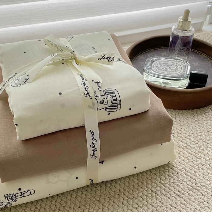 91家纺网 家纺一手货源 找家纺 一比一家纺 2024新款全棉母婴级抗菌有氧全棉双层纱亲肤全棉小清新印花三件套四件套 幻想猫-黑