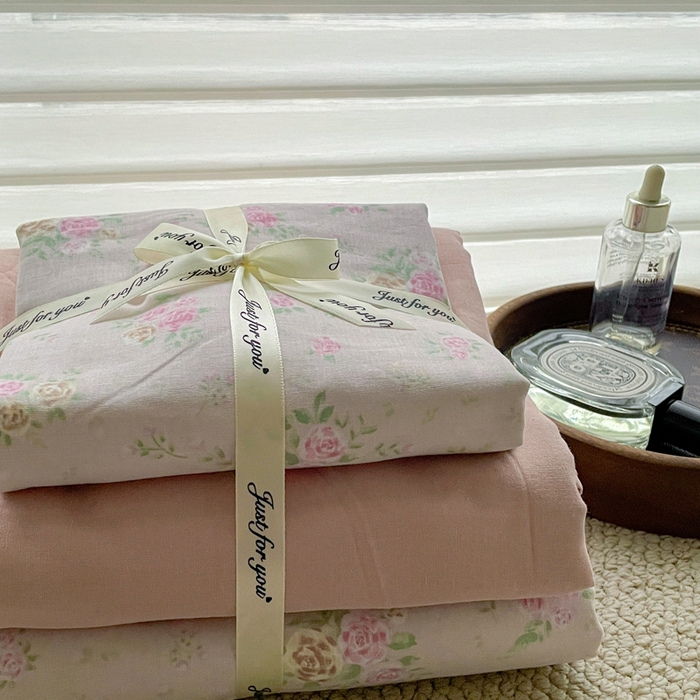 91家纺网 家纺一手货源 找家纺 一比一家纺 2025新款全棉母婴级抗菌有氧全棉双层纱亲肤全棉小清新印花三件套四件套 半岛红茶