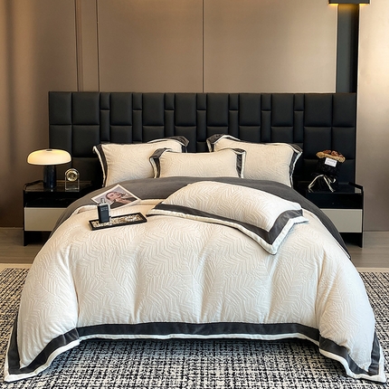 91家纺网 家纺一手货源 找家纺 2025新款秋冬AB版250克全消光立体雕花烂花牛奶绒双拼角四件套-一叶知秋 一叶知秋 奶昔白