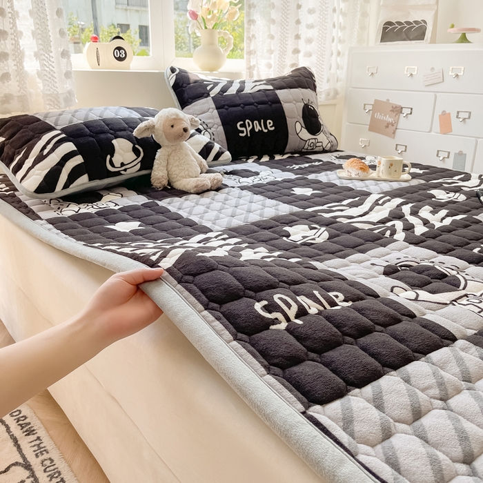 91家纺网 家纺一手货源 找家纺 2024新款牛奶绒床垫保暖床褥子夹棉加厚印花床护垫大床图 梦空间