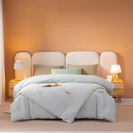 91家纺网 家纺一手货源 找家纺 圣尔雅家纺 2025新款A类超柔小提花大豆被子母被芯冬被春秋被四季被子 艾草绿