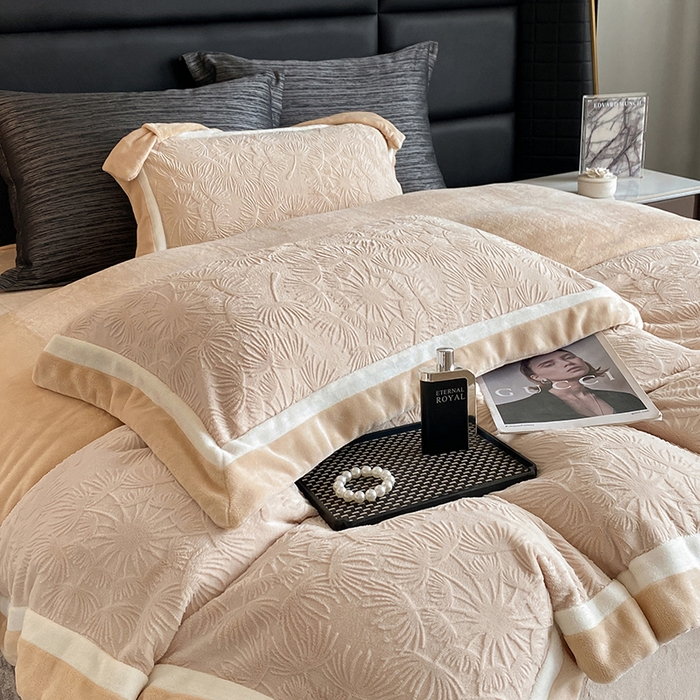 91家纺网 家纺一手货源 找家纺 2025新款秋冬AB版250克全消光立体雕花烂花牛奶绒双拼角四件套-璀璨烟花 璀璨烟花-卡其色