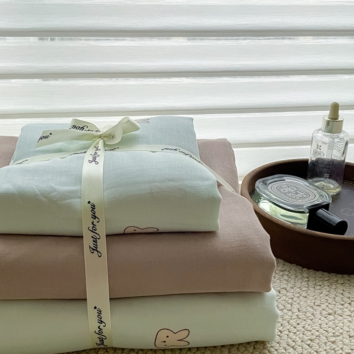 91家纺网 家纺一手货源 找家纺 一比一家纺 2025新款全棉母婴级抗菌有氧全棉双层纱亲肤全棉小清新印花三件套四件套 彼得兔