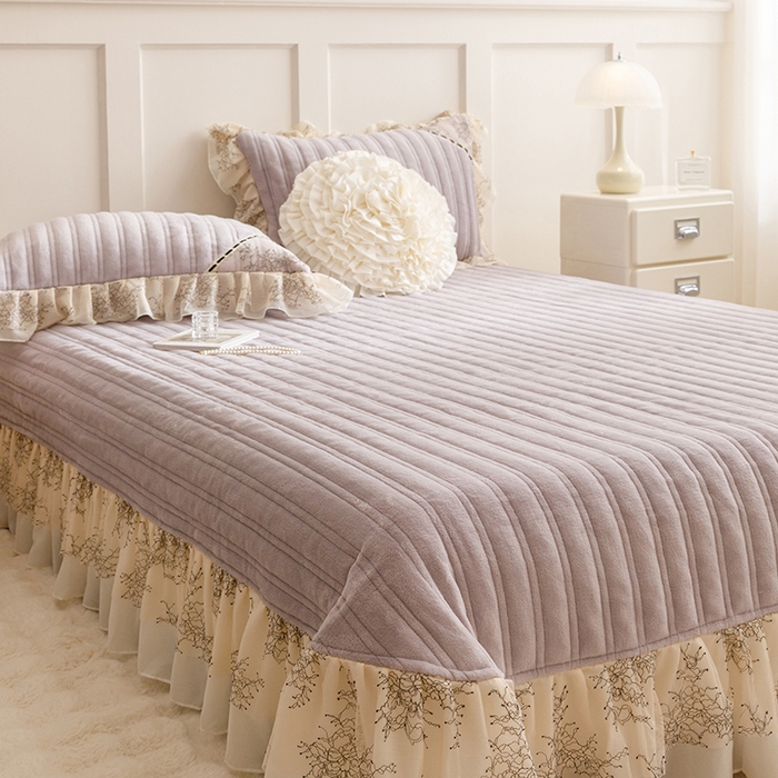 91家纺网 家纺一手货源 找家纺 胜权家纺 2024新款小香风牛奶绒夹棉单品床盖-芭莎系列 芭莎-紫