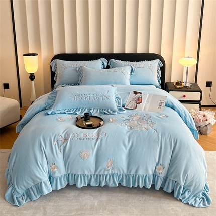 91家纺网 家纺一手货源 找家纺 爱家（原缔乐家纺） 2024新款A类高克重牛奶绒立体花刺绣四件套--花田茉莉 花田茉莉-天空兰