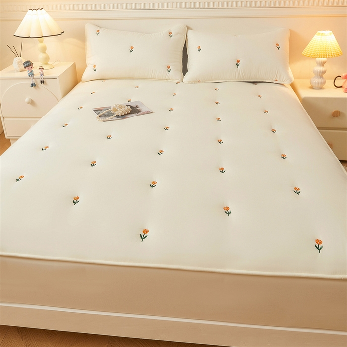 91家纺网 家纺一手货源 找家纺 2025新款A类水洗棉大豆刺绣床笠 小花-简约白