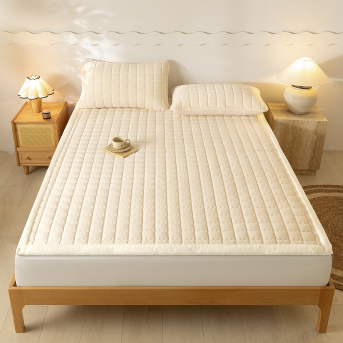 91家纺网 家纺一手货源 找家纺 鑫钰 2024秋冬新款加厚牛奶绒床垫床褥床护垫 暖格-米白