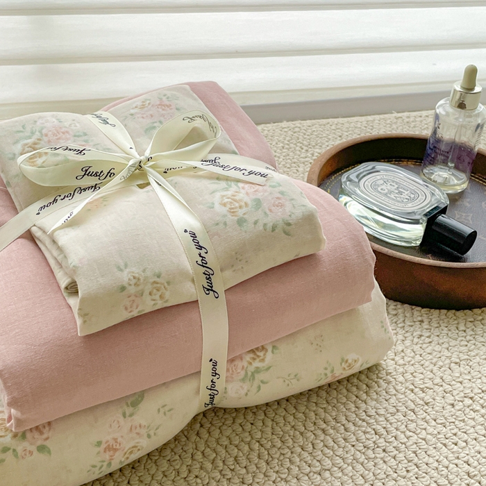 91家纺网 家纺一手货源 找家纺 一比一家纺 2025新款全棉母婴级抗菌有氧全棉双层纱亲肤全棉小清新印花三件套四件套 松子小姐-粉