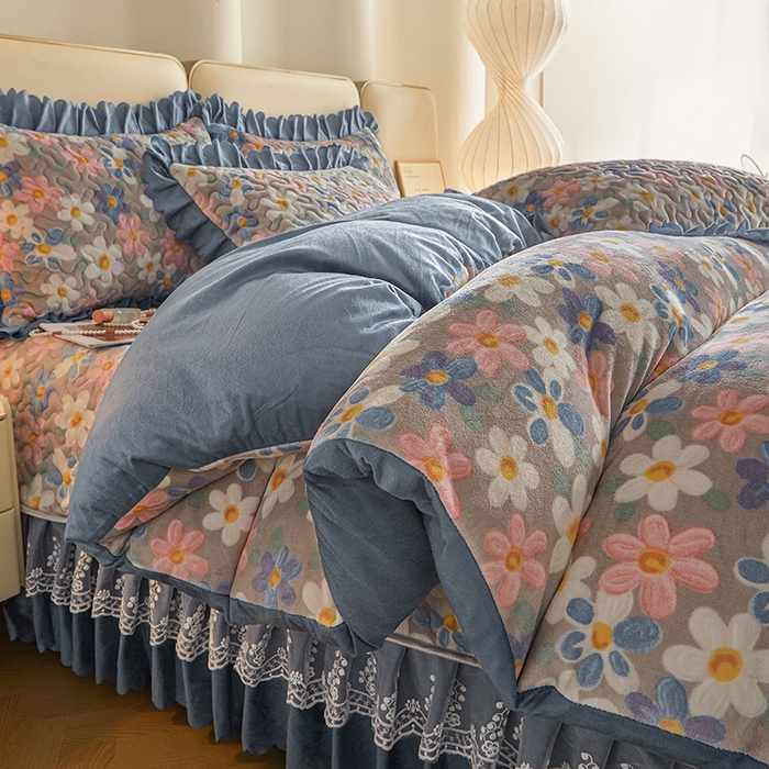 91家纺网 家纺一手货源 找家纺 艾裙海 2025新款高克重加厚保暖A类牛奶绒夹棉床盖系列四件套 美丽花园