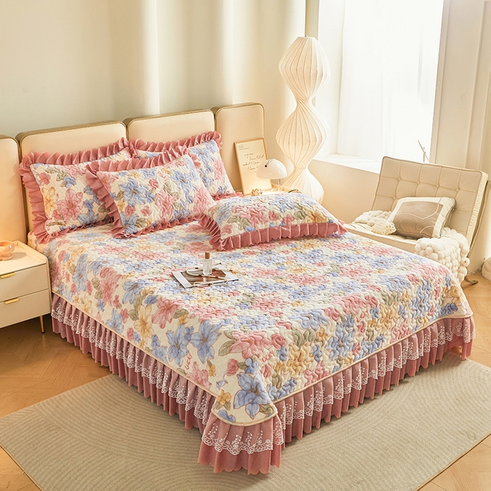 91家纺网 家纺一手货源 找家纺 艾裙海 2025新款高克重加厚保暖A类牛奶绒夹棉床盖系列四件套 花开物语