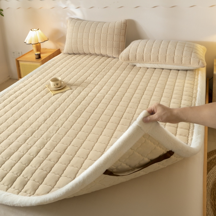 91家纺网 家纺一手货源 找家纺 鑫钰 2024秋冬新款加厚牛奶绒床垫床褥床护垫 暖格-卡其