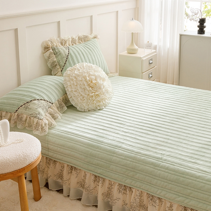 91家纺网 家纺一手货源 找家纺 胜权家纺 2024新款小香风牛奶绒夹棉单品床盖-芭莎系列 芭莎-绿