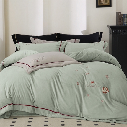 91家纺网 家纺一手货源 找家纺 （总）2024新款高克重牛奶绒绣花四件套-奥黛丽