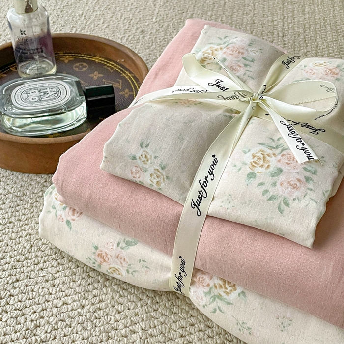 91家纺网 家纺一手货源 找家纺 一比一家纺 2025新款全棉母婴级抗菌有氧全棉双层纱亲肤全棉小清新印花三件套四件套 松子小姐-粉