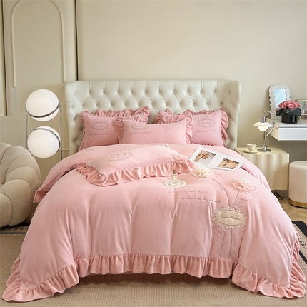 91家纺网 家纺一手货源 找家纺 爱家（原缔乐家纺） 2024新款A类高克重牛奶绒立体花刺绣四件套-陌上花开 陌上花开-公主粉