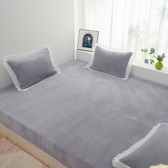 91家纺网 家纺一手货源 找家纺 冬然家纺 2024新款雕花绒榻榻米床盖小麦穗灰紫