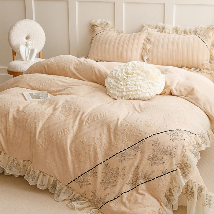 91家纺网 家纺一手货源 找家纺 胜权家纺 2024新款小香风牛奶绒夹棉床盖四件套-芭莎系列 芭莎-米