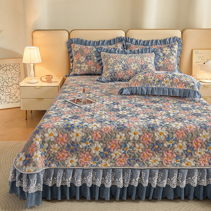 91家纺网 家纺一手货源 找家纺 艾裙海 2025新款高克重加厚保暖A类牛奶绒夹棉床盖系列四件套 美丽花园