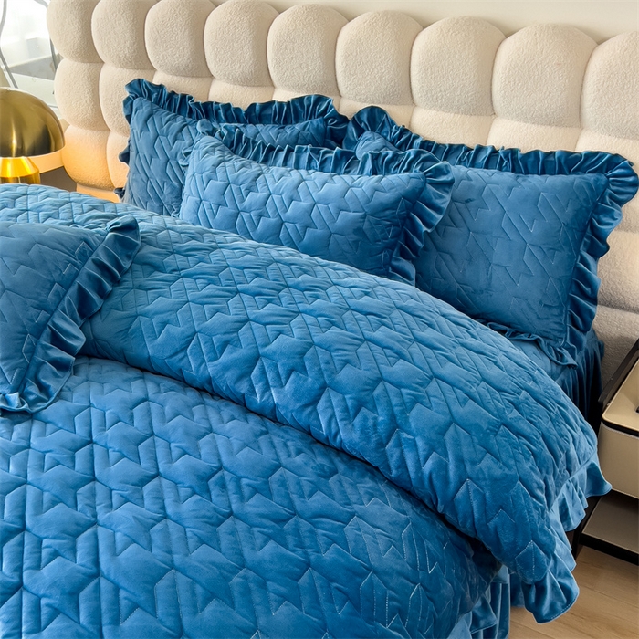 91家纺网 家纺一手货源 找家纺 屹成家纺 2024新款水晶绒夹棉绗缝千鸟格四件套 千鸟格-蔚蓝