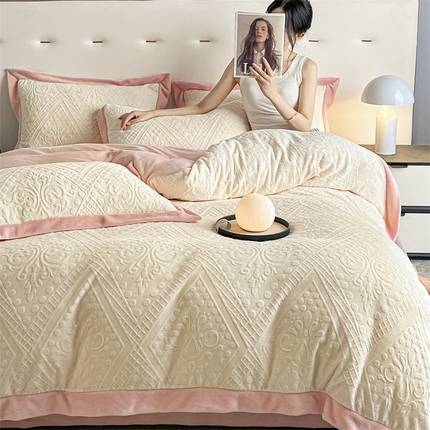 91家纺网 家纺一手货源 找家纺 （总）无界 2024新款B类牛奶绒雕花绒四件套-梵妮（风格2）