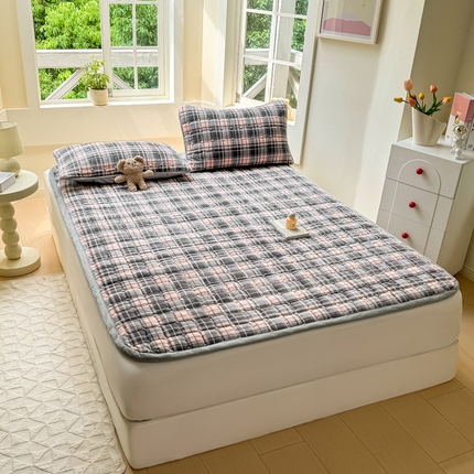 91家纺网 家纺一手货源 找家纺 2024新款牛奶绒床垫保暖床褥子夹棉加厚印花床护垫大床图 格韵