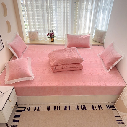 冬然家纺 2024新款雕花绒榻榻米床盖赫本粉