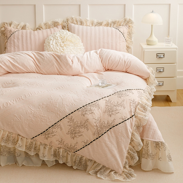 91家纺网 家纺一手货源 找家纺 （总）胜权家纺 2024新款小香风牛奶绒夹棉床盖四件套-芭莎系列