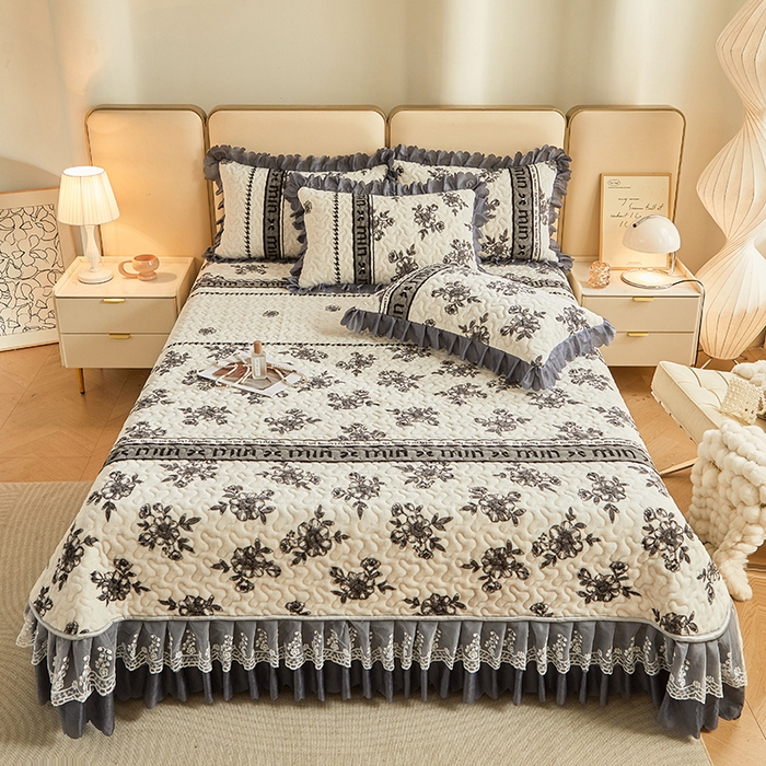 91家纺网 家纺一手货源 找家纺 艾裙海 2025新款高克重加厚保暖A类牛奶绒夹棉床盖系列四件套 莫奈花园