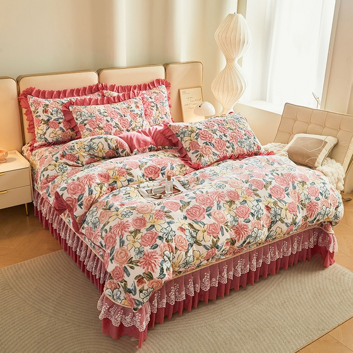 91家纺网 家纺一手货源 找家纺 艾裙海 2025新款高克重加厚保暖A类牛奶绒夹棉床盖系列四件套 爱的花海