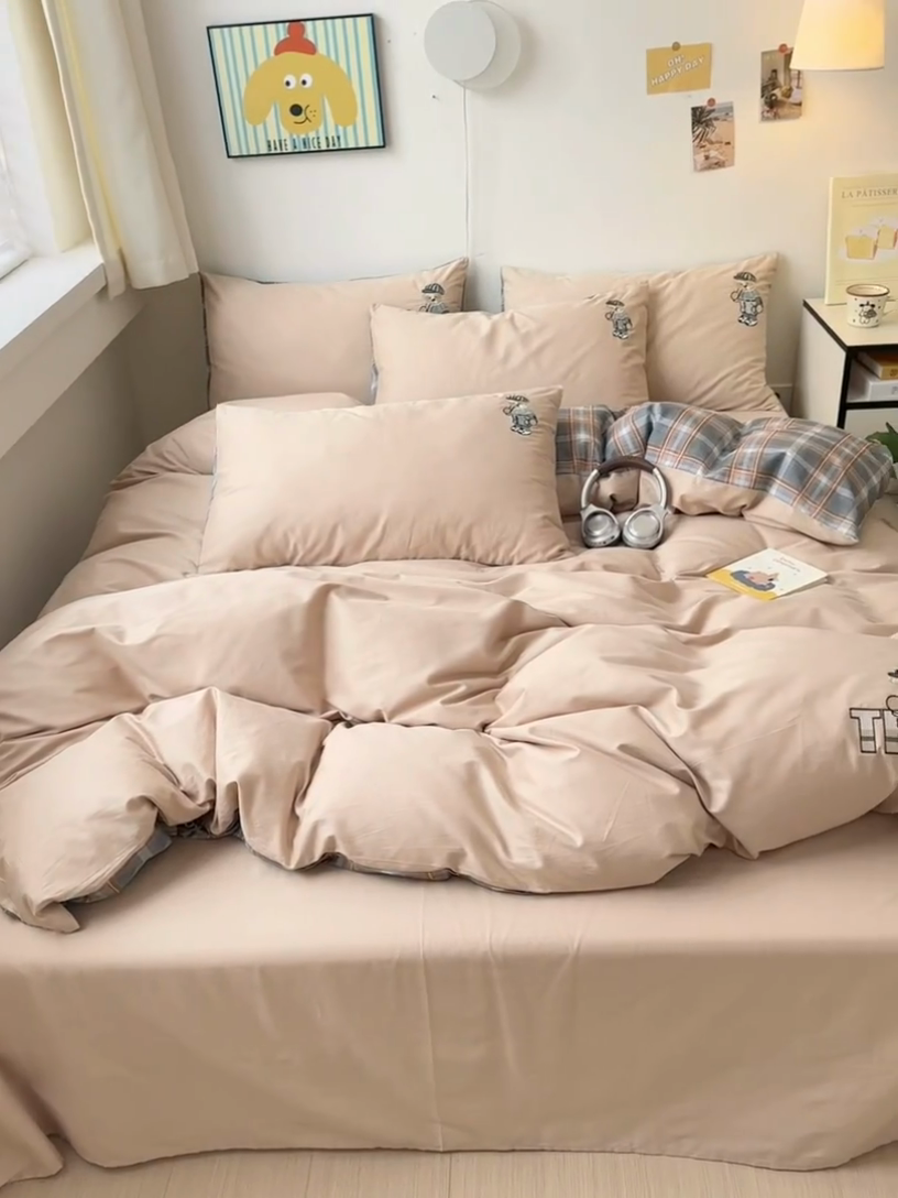 91家纺网 家纺一手货源 找家纺 优悦生活馆 2025新款全棉亲肤刺绣成人款四件套-小熊 小熊-卡其