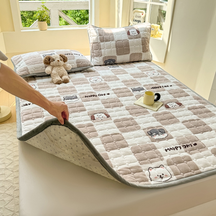 91家纺网 家纺一手货源 找家纺 2024新款牛奶绒床垫保暖床褥子夹棉加厚印花床护垫大床图 享受生活