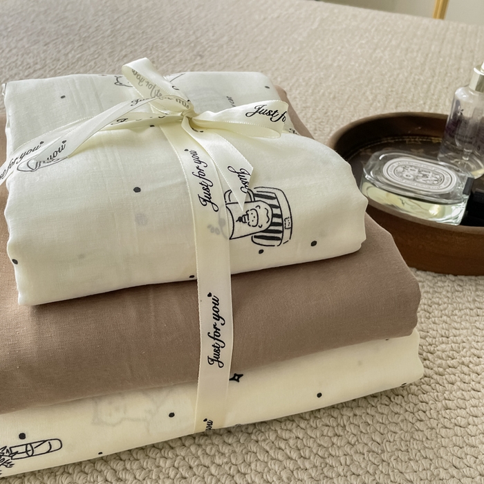 91家纺网 家纺一手货源 找家纺 一比一家纺 2024新款全棉母婴级抗菌有氧全棉双层纱亲肤全棉小清新印花三件套四件套 幻想猫-黑