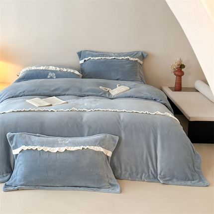 91家纺网 家纺一手货源 找家纺 （总）2024新款牛奶绒刺绣花边四件套-蝶音