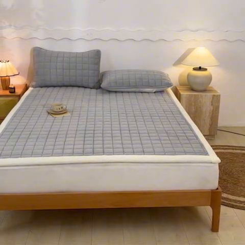 91家纺网 家纺一手货源 找家纺 鑫钰 2024秋冬新款加厚牛奶绒床垫床褥床护垫 暖格-浅灰