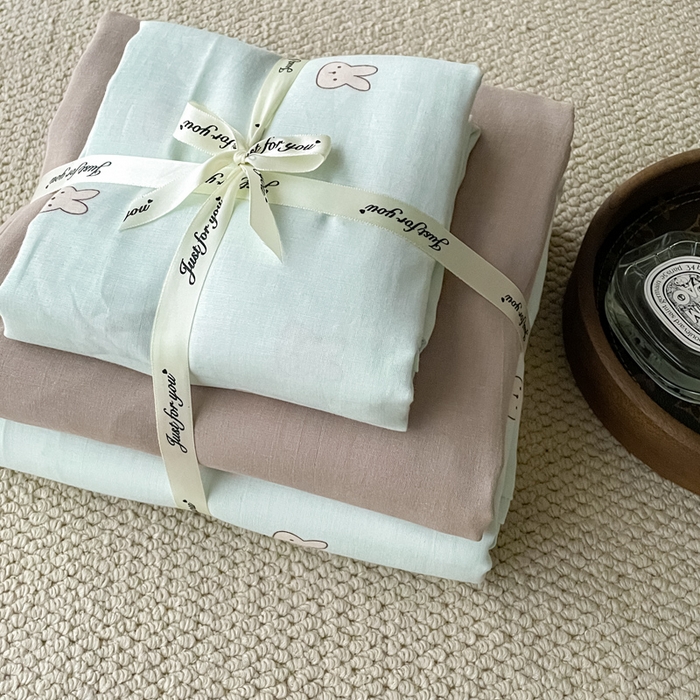 91家纺网 家纺一手货源 找家纺 一比一家纺 2025新款全棉母婴级抗菌有氧全棉双层纱亲肤全棉小清新印花三件套四件套 彼得兔