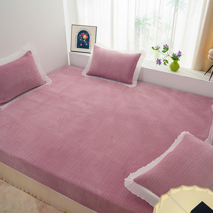 91家纺网 家纺一手货源 找家纺 冬然家纺 2024新款雕花绒榻榻米床盖小麦穗豆沙粉