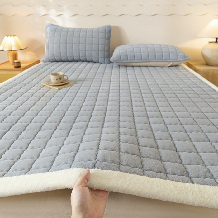 91家纺网 家纺一手货源 找家纺 鑫钰 2024秋冬新款加厚牛奶绒床垫床褥床护垫 暖格-浅灰