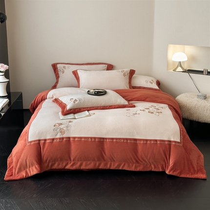91家纺网 家纺一手货源 找家纺 2024新款高克重牛奶绒绣花四件套-叶起华裳 太妃红