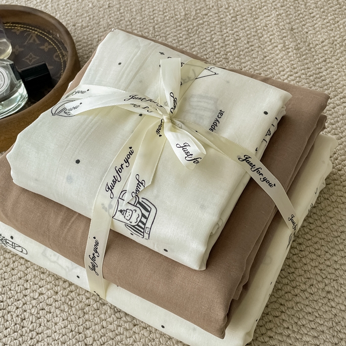 91家纺网 家纺一手货源 找家纺 一比一家纺 2024新款全棉母婴级抗菌有氧全棉双层纱亲肤全棉小清新印花三件套四件套 幻想猫-黑