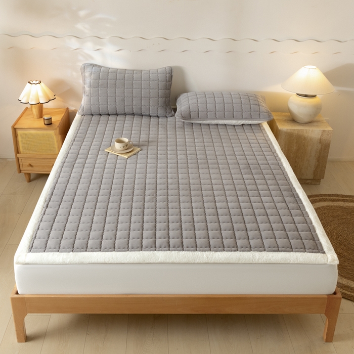 91家纺网 家纺一手货源 找家纺 鑫钰 2024秋冬新款加厚牛奶绒床垫床褥床护垫 暖格-紫灰