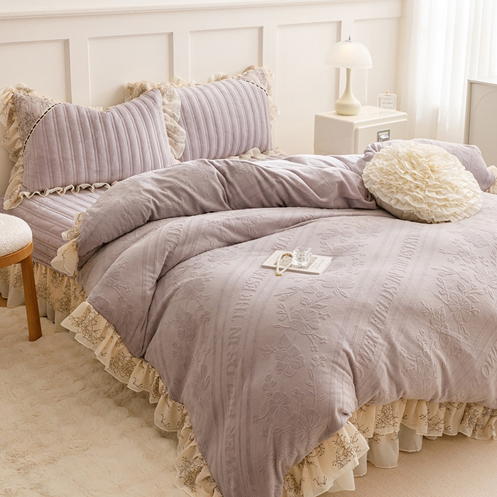 91家纺网 家纺一手货源 找家纺 胜权家纺 2024新款小香风牛奶绒夹棉床盖四件套-芭莎系列 芭莎-紫