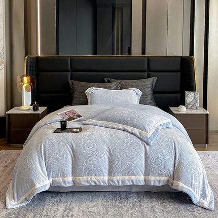 91家纺网 家纺一手货源 找家纺 2025新款秋冬AB版250克全消光立体雕花烂花牛奶绒双拼角四件套-璀璨烟花 璀璨烟花-浅天蓝