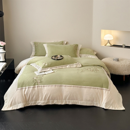 91家纺网 家纺一手货源 找家纺 2024新款高克重牛奶绒绣花四件套-叶起华裳 抹茶绿